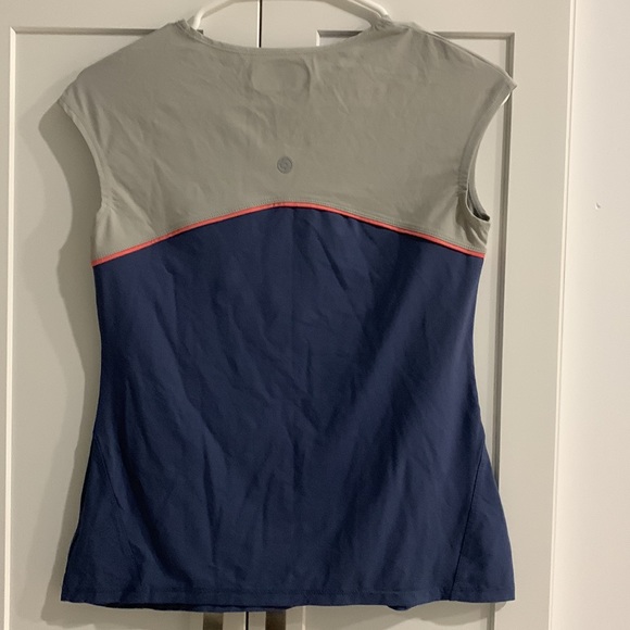 Sleeveless top two tone - Picture 2 of 2